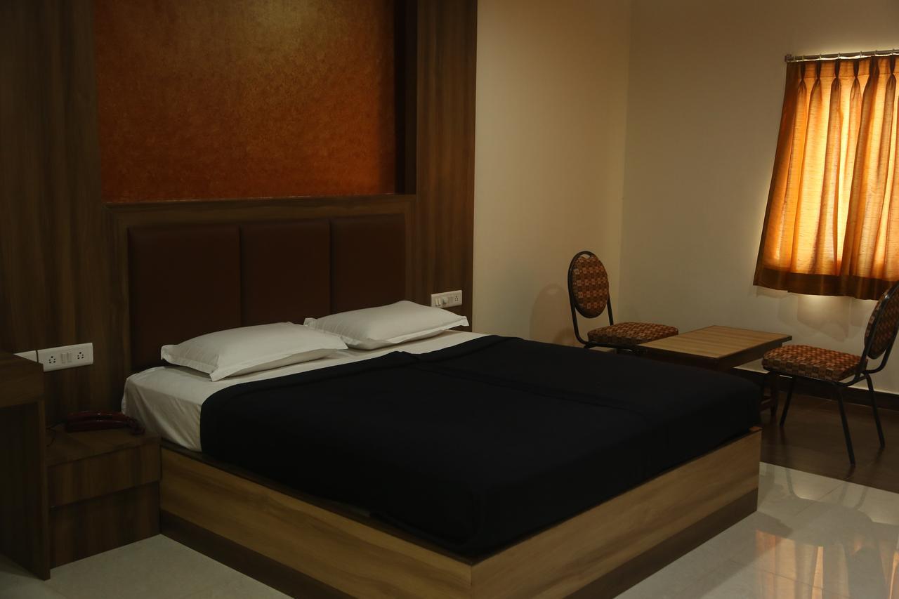 Hotel Dwaraka Paradise Hyderabad Exterior photo